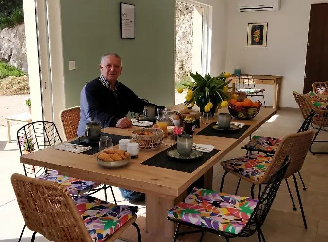 בית הארחה Casa Voscia 3*